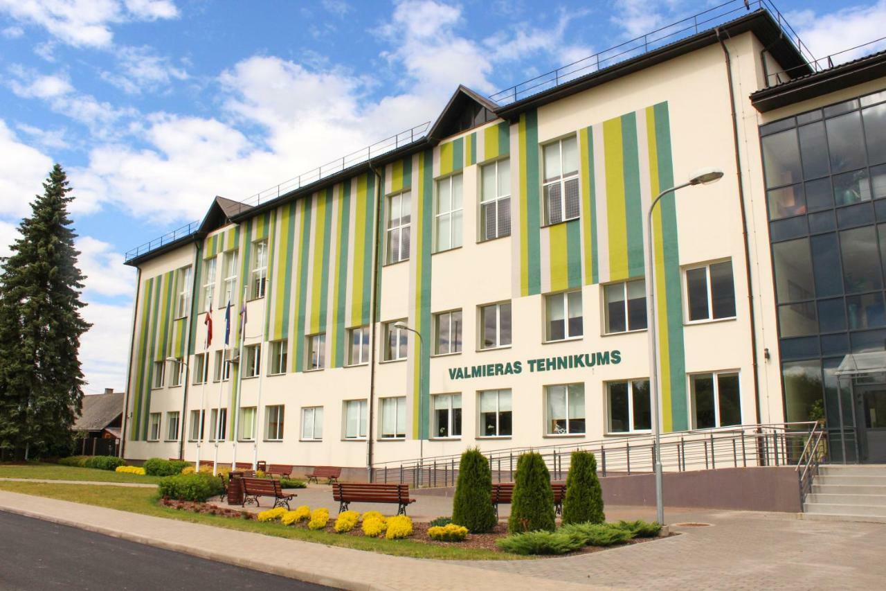 Valmieras Tehnikuma Dienesta Viesnica Exterior foto
